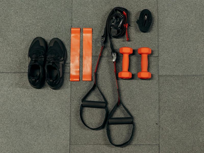 Detailed process visualization showing gym equipment and athlete
